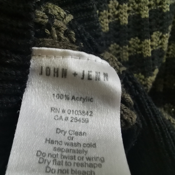 John + Jenn Black and Olive Green Turtleneck - Picture 4 of 6